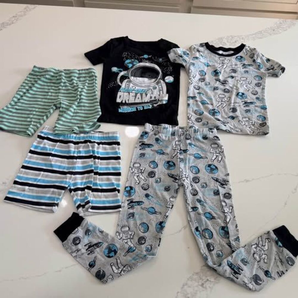 Boys pajamas bundle, 5 pieces, size 6, space and stripes